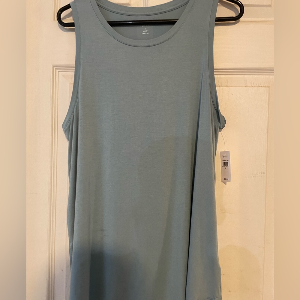 Woman’s tank top size large blue